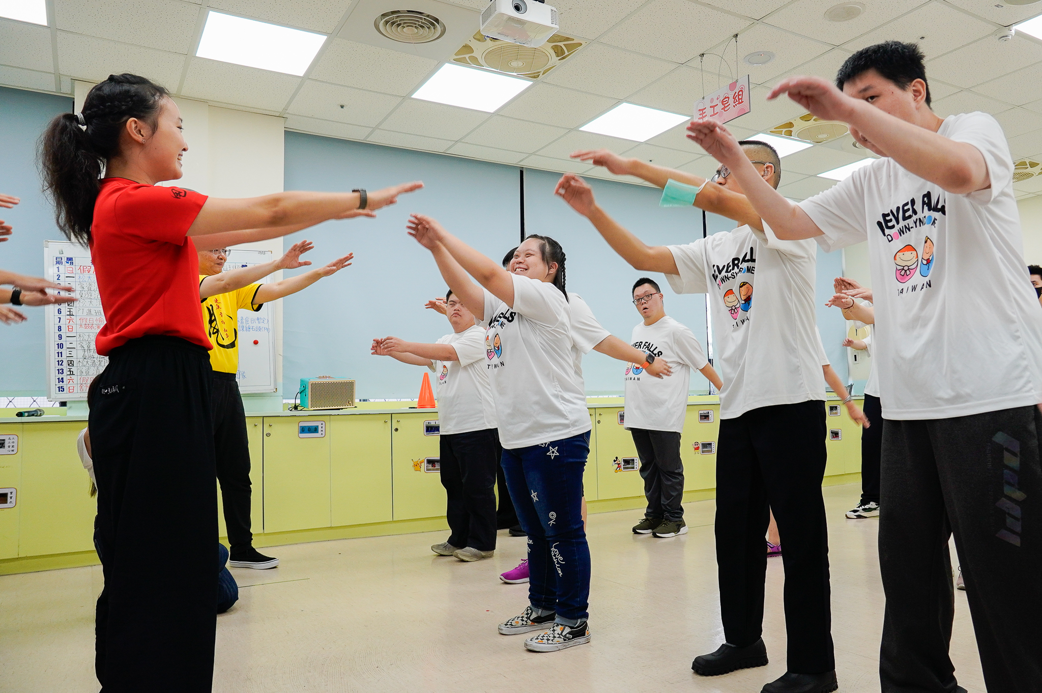  梅門師兄姊帶領重新小作所唐氏症青年平甩練習 提升身心靈的健康